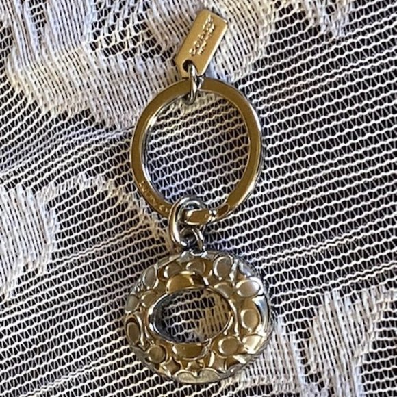 Coach Embossed Signature Logo Open Oval Shape Silver Keychain - Picture 3 of 13